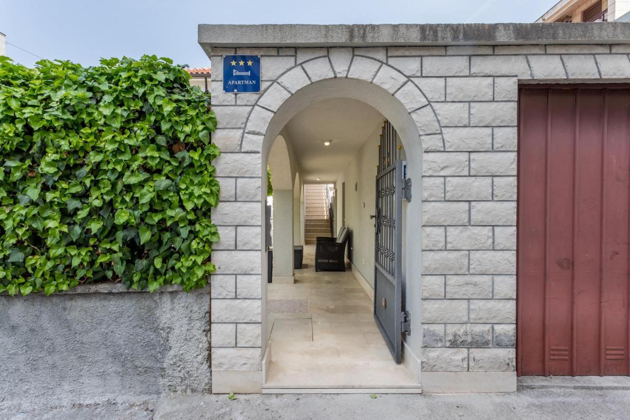 Garden Apartment Dina With Free Parking Split Exterior photo