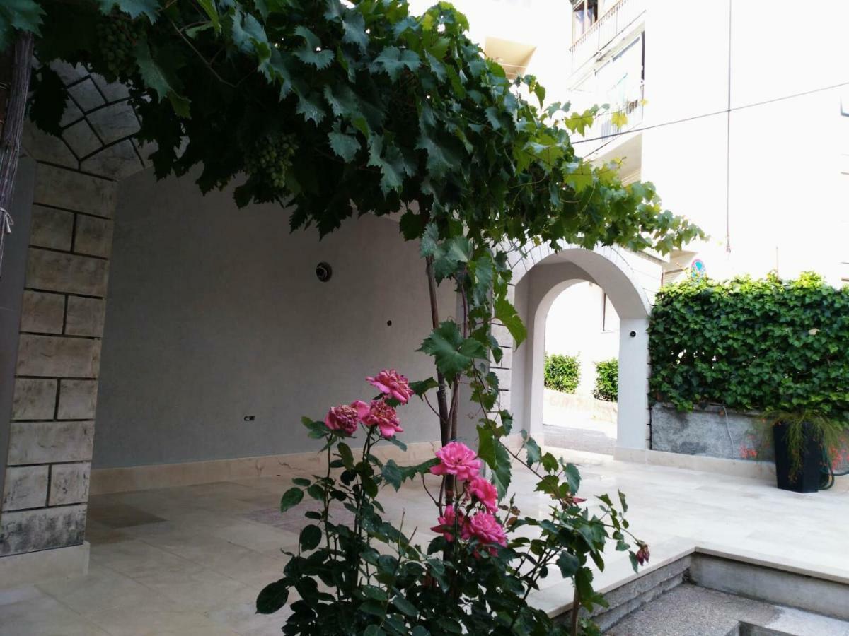 Garden Apartment Dina With Free Parking Split Exterior photo